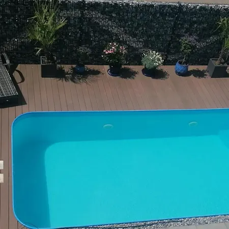 Hubsches Und Ruhiges Mit Beheiztem Pool Zeuthen