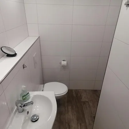 Hubsches Und Ruhiges Mit Beheiztem Pool Zeuthen